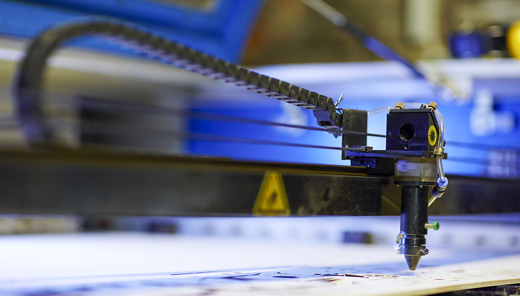 Technologie industrielle complète : CNC, découpe laser et pliage