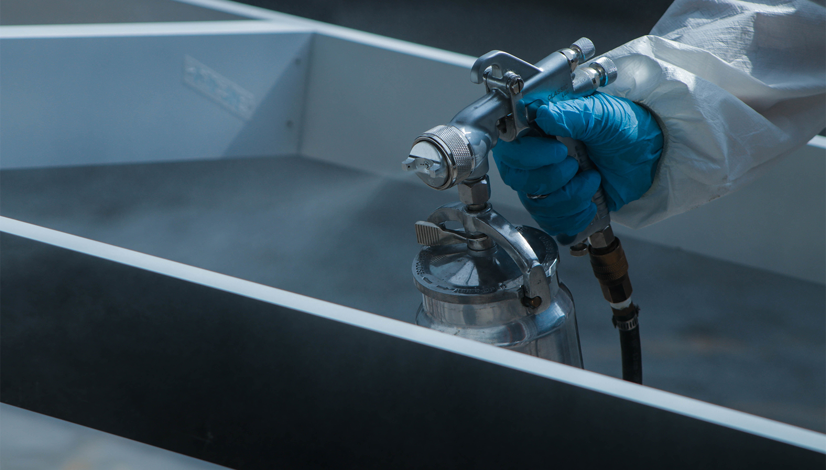 Deux lignes de laquage internes